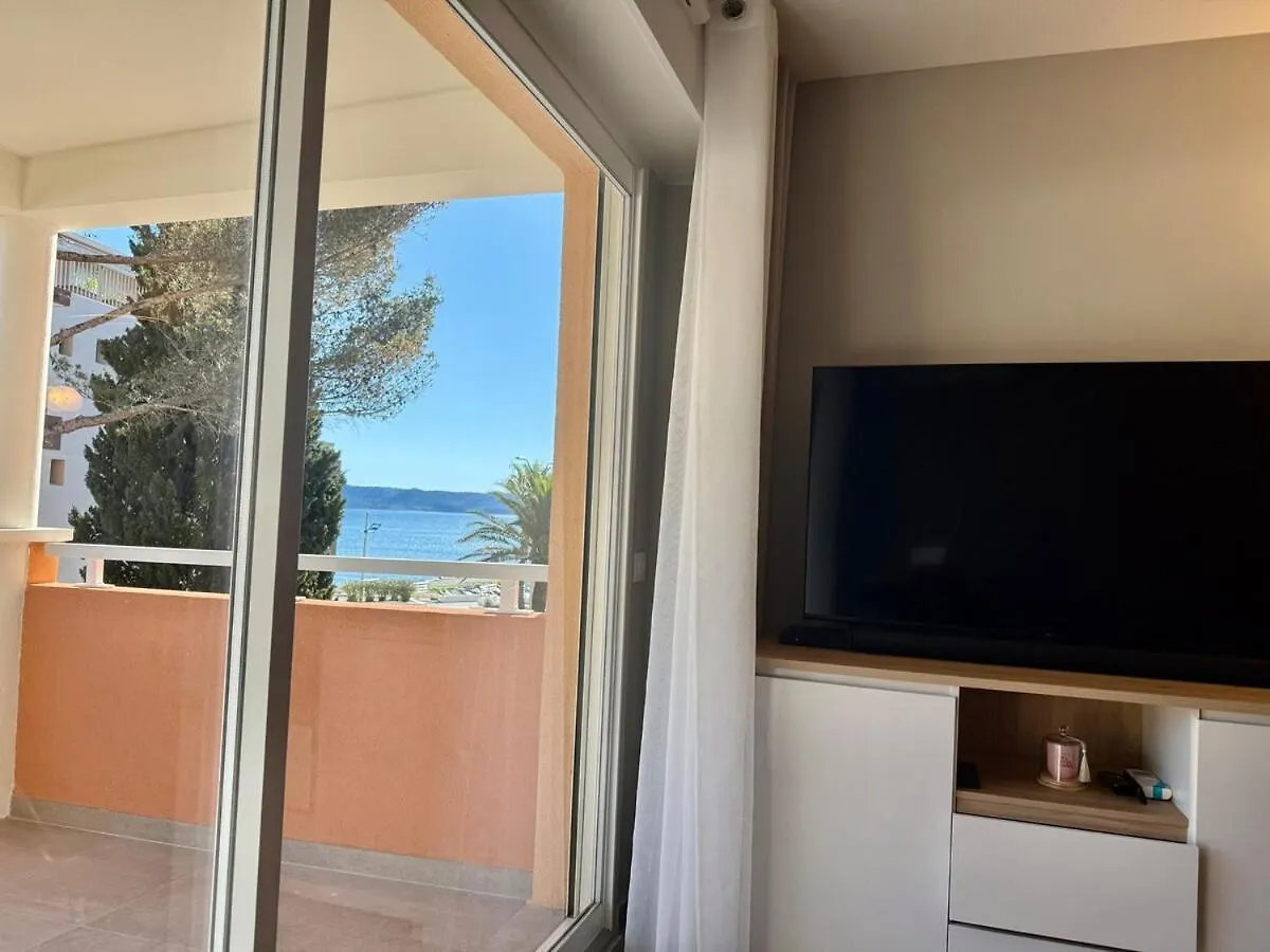Апартаменты Stunning Sea View Кавалер-сюр-Мер