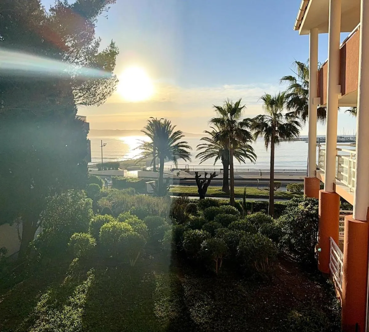 Апартаменты Stunning Sea View Кавалер-сюр-Мер 0*,  Франция